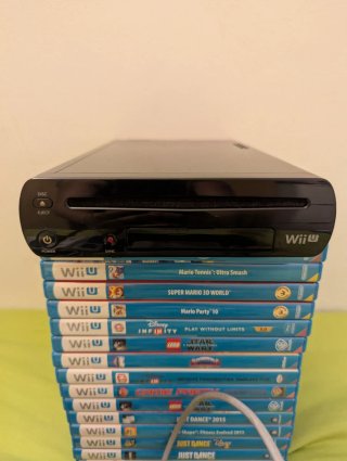 Nintendo Wii U Negra con Juegos y Mandos