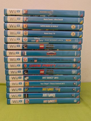 Nintendo Wii U Negra con Juegos y Mandos