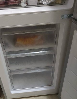 Nevera con dispensador de agua fría 1 mes de uso