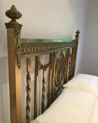 Cama de bronce estilo clásico