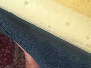 2 Sofá de piel negro con estructura metálica