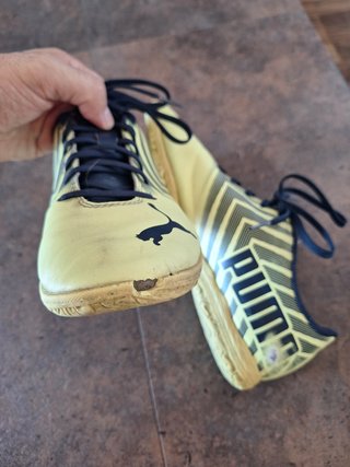 Zapatillas fútbol sala Puma Talla 40 en buen estad