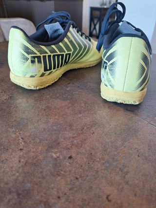 Zapatillas fútbol sala Puma Talla 40 en buen estad