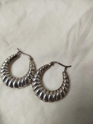 Pendientes de plata con diseño acanalado