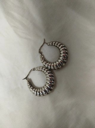 Pendientes de plata con diseño acanalado
