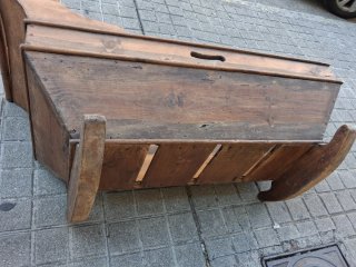 Cuna balancín antigua buena madera +100 años buen