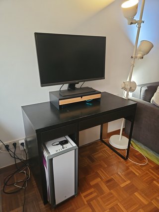 Escritorio Ikea MICKE pequeño negro