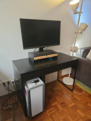 Escritorio Ikea MICKE pequeño negro