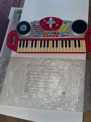 Piano electrónico con taburete infantil