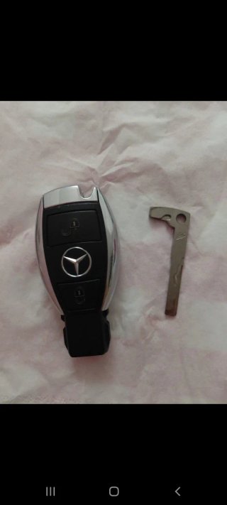 Llave Coche Mercedes 25€ precio no negociable.