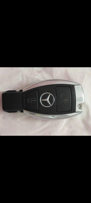Llave Coche Mercedes 25€ precio no negociable.