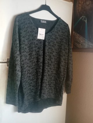 Blusa YESSICA gris talla L con etiqueta