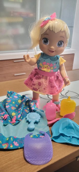 Muñeca Baby Alive con accesorios