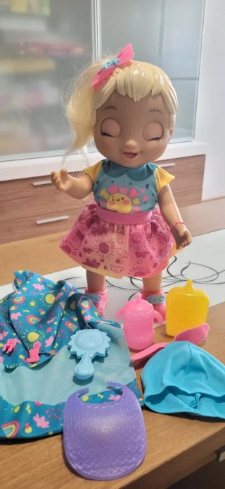 Muñeca Baby Alive con accesorios
