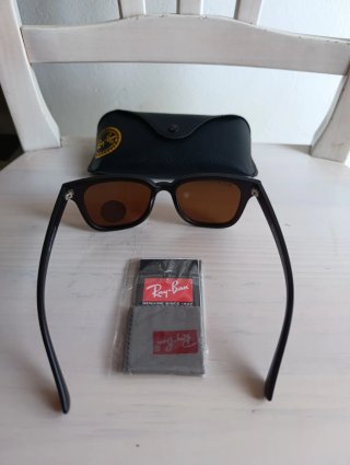 Gafas de sol Ray-Ban negras polarizadas