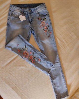 Pantalón vaquero verano bordado flores