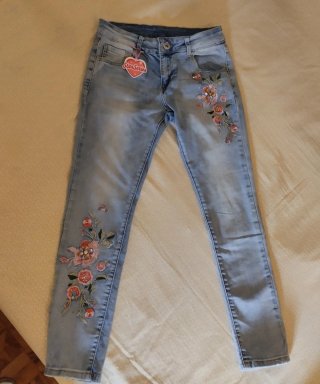 Pantalón vaquero verano bordado flores