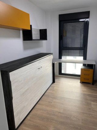 Estudio: Escritorio, Estanterías y cama abatible