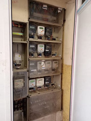Servicios de electricidad de tarde y averías