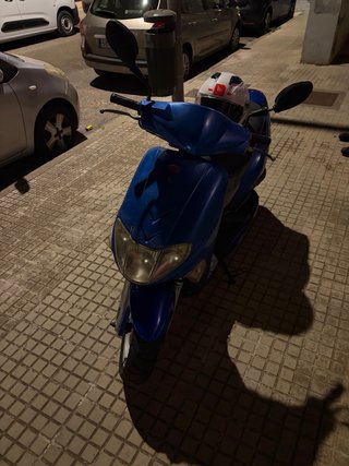 Moto Kymco Negra