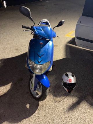 Moto Kymco Negra