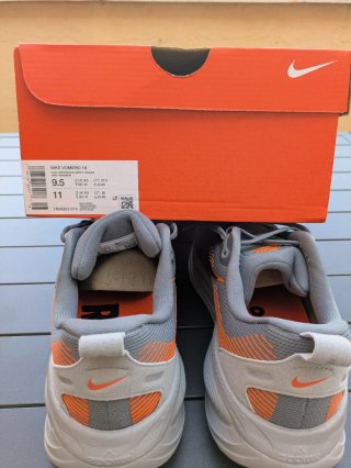 Nike Vomero 18 Talla 43 Gris Naranja Nuevas