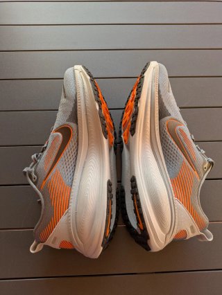 Nike Vomero 18 Talla 43 Gris Naranja Nuevas