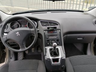 Peugeot 5008 2013