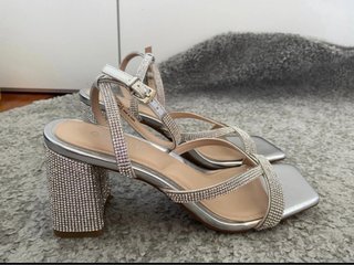 Sandalias Catwalk Plateadas Tacon Brillante Talla