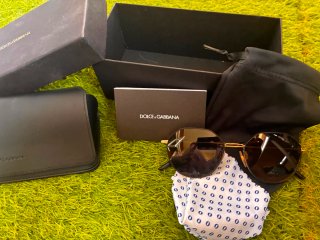 Gafas de sol Dolce & Gabbana negras y doradas