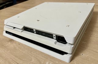 PS4 Pro 1TB Blanca + Juegos y Mandos