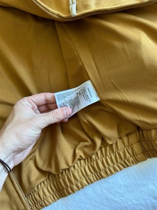 chaqueta adidas mostaza talla L año nuevo chino