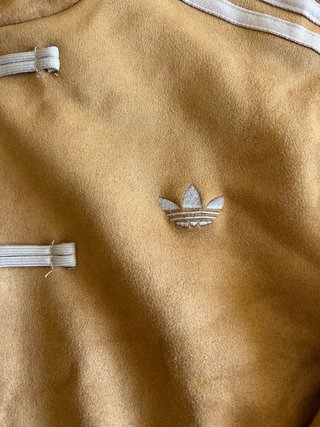 chaqueta adidas mostaza talla L año nuevo chino