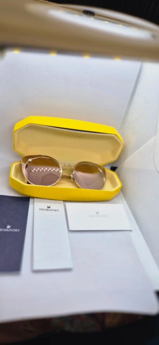 Gafas de sol Swarovski doradas y rosas