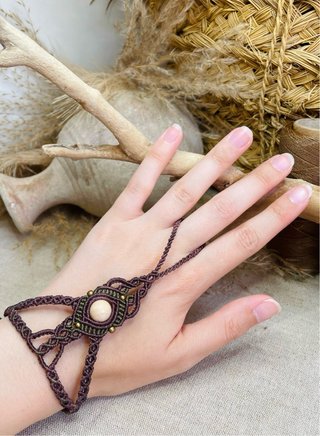 Bracciale macramè con pietra centrale