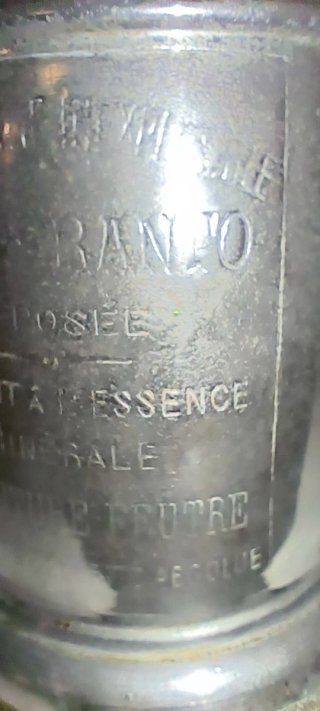 Antica lampada a petrolio