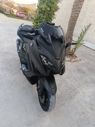 Yamaha TMAX 560 Maxi Scooter black Negra