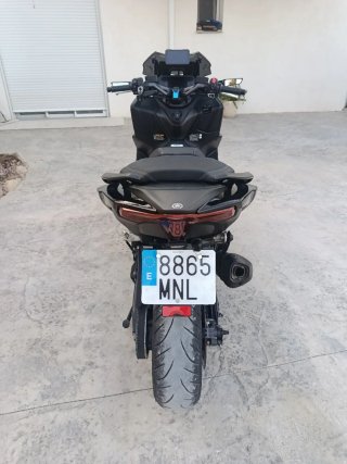 Yamaha TMAX 560 Maxi Scooter black Negra