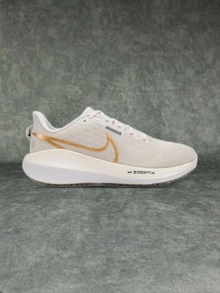 Nike Vomero 17 Phantom Beige/Oro Mujer