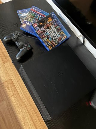 PS4 Slim 500GB Negra + 4 juegos