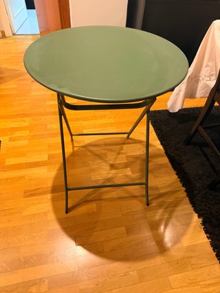 Mesa plegable verde para balcón