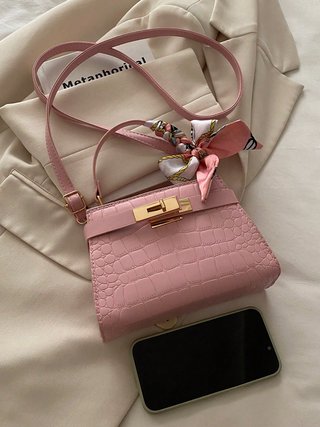 Bolso Rosa Cocodrilo con Detalle Dorado