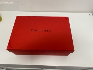 Zapatos Pura Lopez ante tacón alto negros