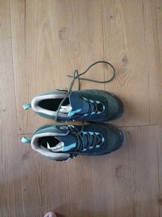Botas de montaña Quechua grises y verdes