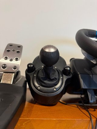 Volante Logitech G29 con Pedales y Palanca