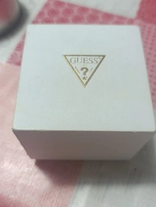Reloj Guess Dorado y Negro y diesel rojo