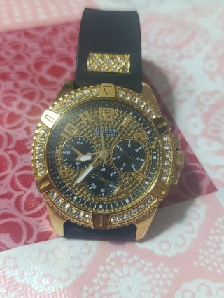 Reloj Guess Dorado y Negro y diesel rojo