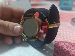 Reloj Guess Dorado y Negro y diesel rojo