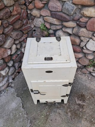 Nevera antigua ALASKA con placa original