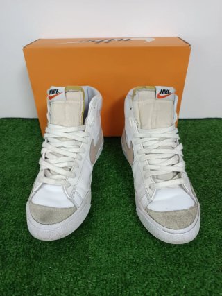 Nike Blazer Mid '77 Beige/Blanco Talla 43